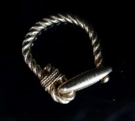 A French yellow metal (18ct poincon mark) rope twist key clip/holder, engraved VCA, 33mm, 20.6