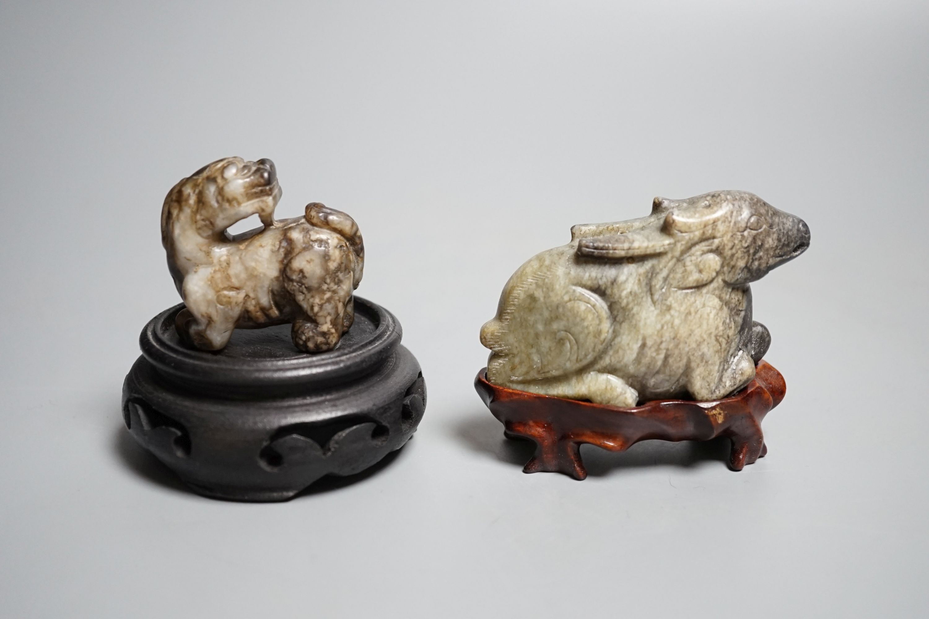 A Chinese chicken bone jade deer and a grey and black jade beast, tallest 5cm - Image 5 of 5