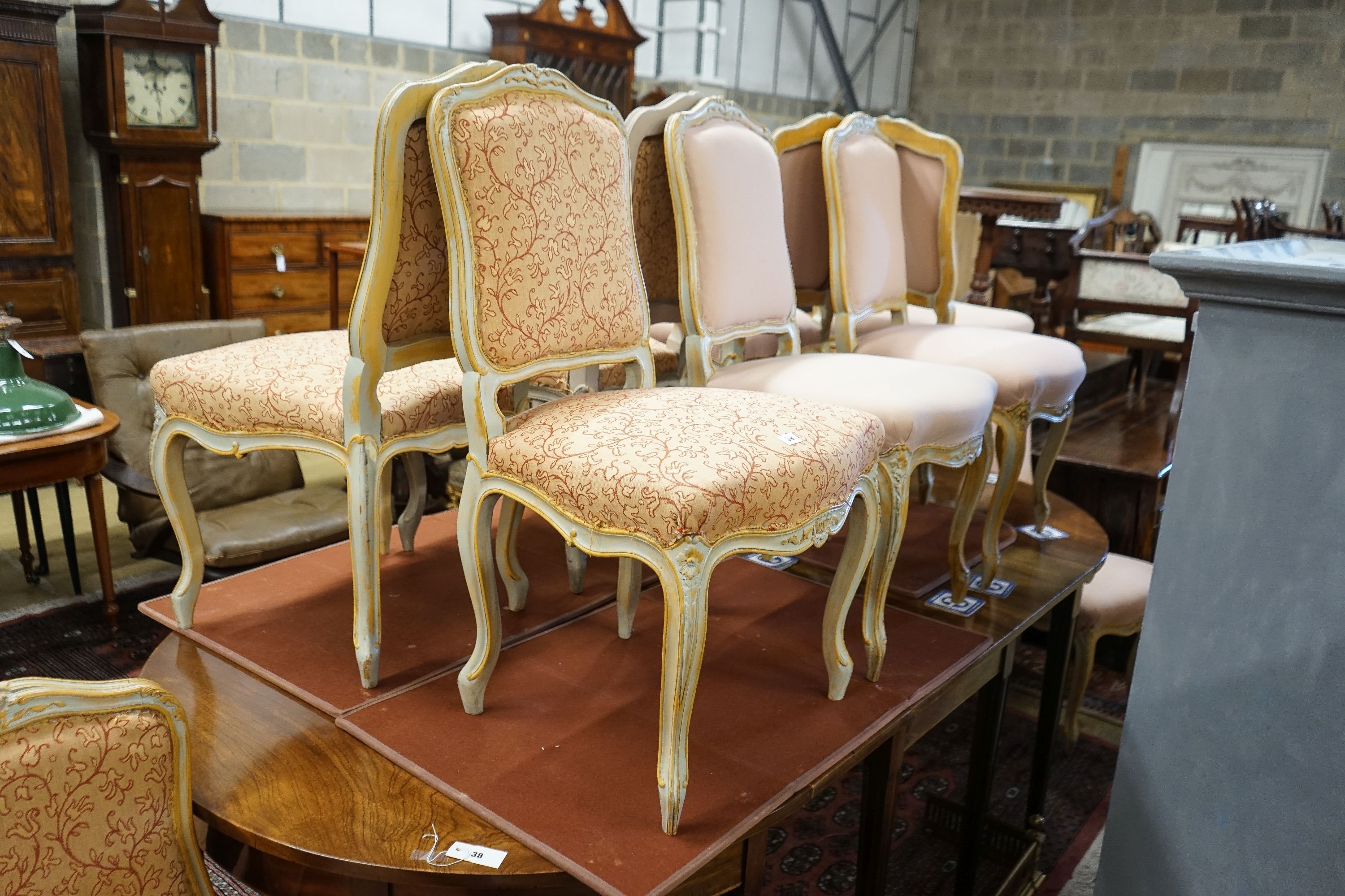 A set of fourteen French Louis XV style painted upholstered dining chairs with loose covers - Image 9 of 9