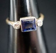 An 18ct & plat, single stone sapphire ring, with diamond set shoulders, size N/O, gross weight 2.9