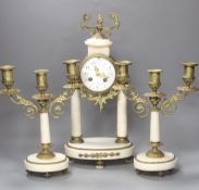 A French ormolu and alabaster clock garniture, c.1900. Pendulum, no key. 40cm