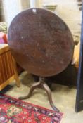 A George III circular oak tilt top tea table, diameter 74cm, height 68cm