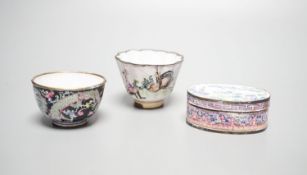 Two 18th century Chinese Canton enamel cups, and a 19th century Canton enamel oval snuff box, 5.8cm