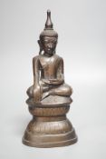 A Burmese bronze Buddha, 19th century 27cm