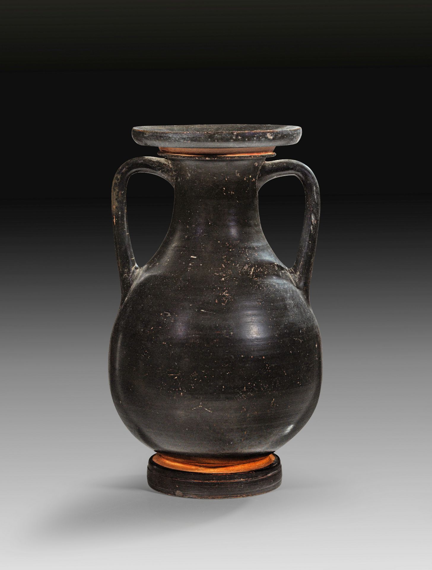 Apulian black-glaze pelike.