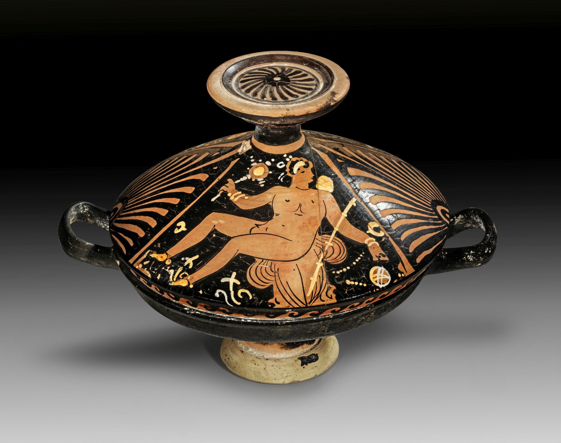 Apulian red-figure lekanis from a Late Follower of the Baltimore Painter. - Image 2 of 2