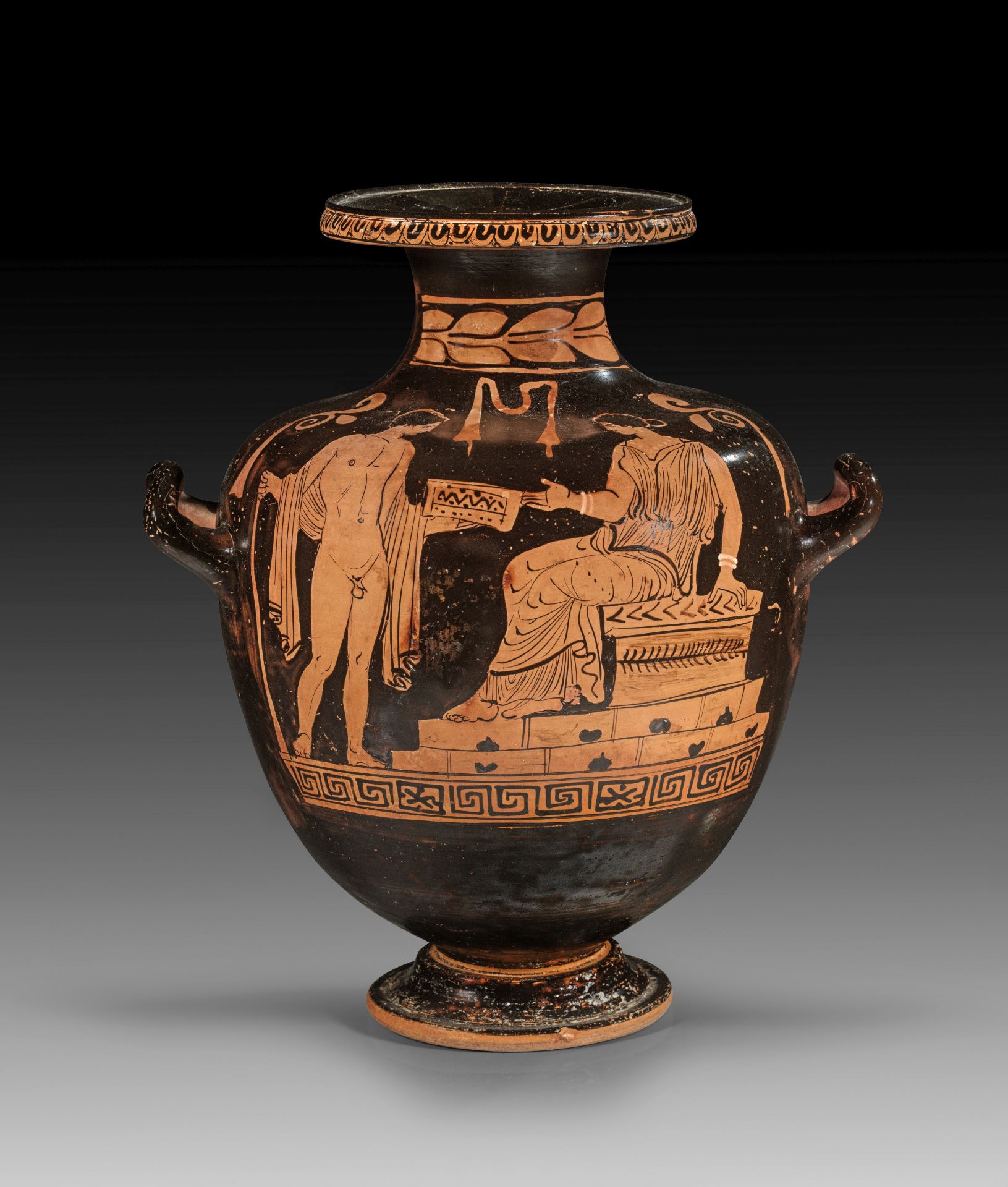 Apulian red-figure hydria, near the Tarpoley Painter.