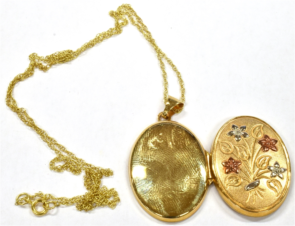 A MODERN 9CT GOLD OVAL LOCKET AND CHAIN the embossed flower spray to the front with red and white - Image 3 of 3