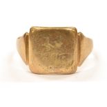A 9CT GOLD SMALL SIGNET RING WITH SQUARE HEAD with initials, ring size O, weighing approx. 3.
