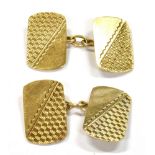 A PAIR OF 9CT GOLD CHAIN CUFFLINKS the cushion shaped links with engine turned and plain