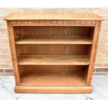 AN ERCOL 'GOLDEN DAWN' OPEN BOOKCASE from the 'Old Colonial' range, with two adjustable shelves,