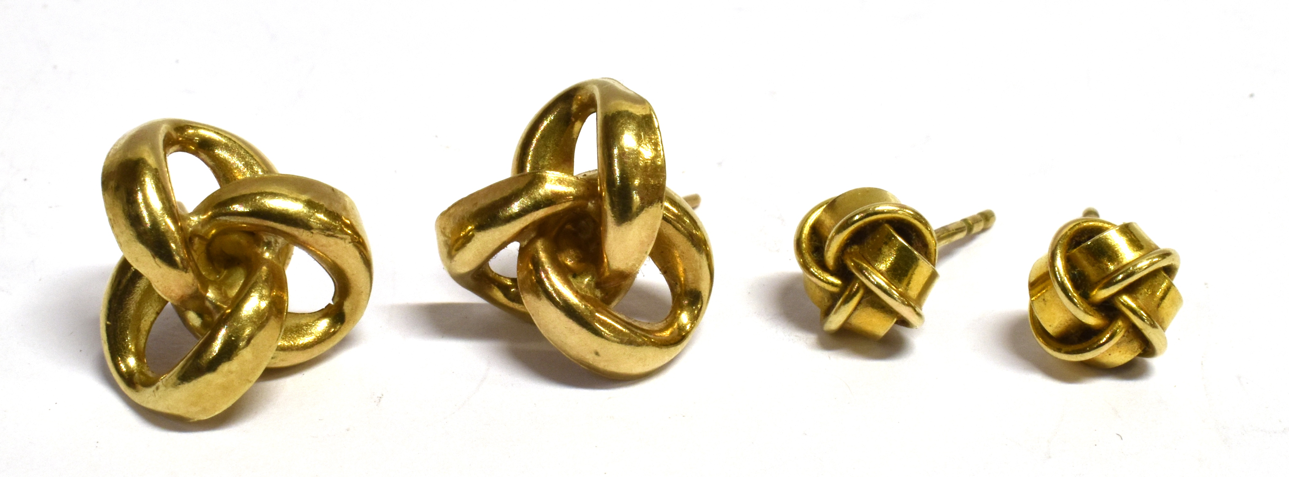 TWO PAIRS OF 9CT GOLD STUD EARRINGS both intertwined, ribbon design, total weight approx. 2.7grams