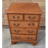 A PAIR OF SMALL MAHOGANY CHESTS OF DRAWERS each with two short and three long drawers, on bracket