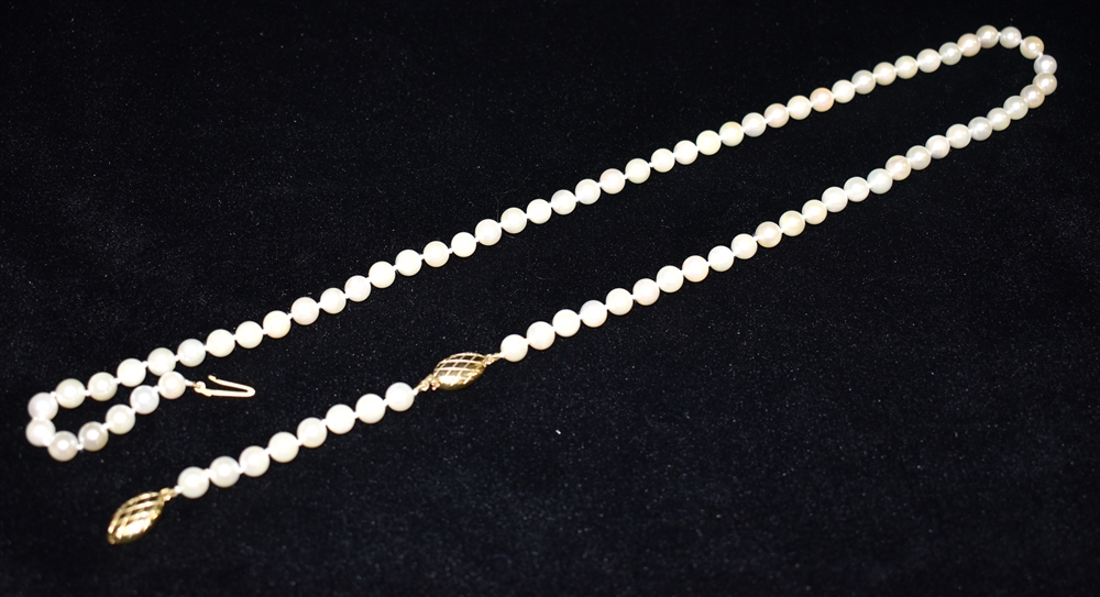 A SINGLE ROW CULTURED PEARL NECKLACE with two 9ct gold oval snap clasps, the uniform cultured - Image 2 of 3