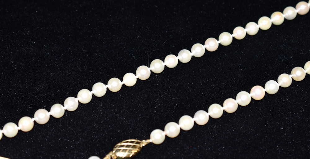 A SINGLE ROW CULTURED PEARL NECKLACE with two 9ct gold oval snap clasps, the uniform cultured - Image 3 of 3