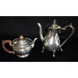 A SILVER TEAPOT BY GOLDSMITHS AND SILVERSMITHS COMPANY The squat melon shape with grooved border and