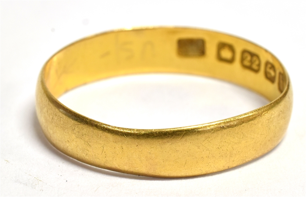 A 22CT GOLD PLAIN WEDDING BAND 4mm wide weighing approx. 2.2 grams Condition Report : scratches,