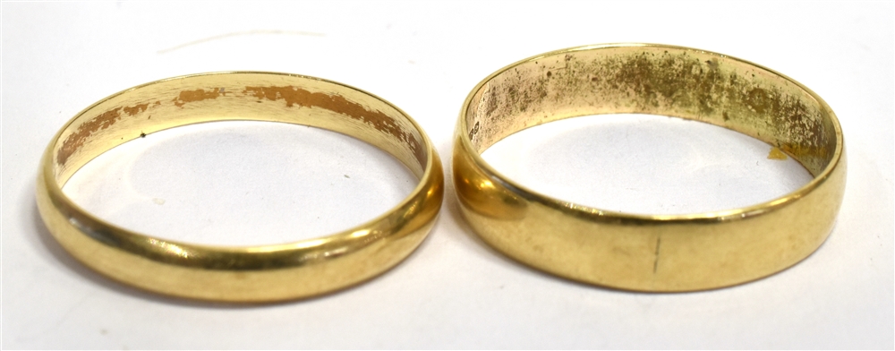 TWO 9CT GOLD PLAIN WEDDING RINGS 3mm and 4mm wide, a total weight of approx 2.4 grams Condition - Image 2 of 2