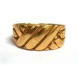 A VICTORIAN 18CT GOLD SIGNET RING the 18ct gold band with diagonal patterned front hallmarked