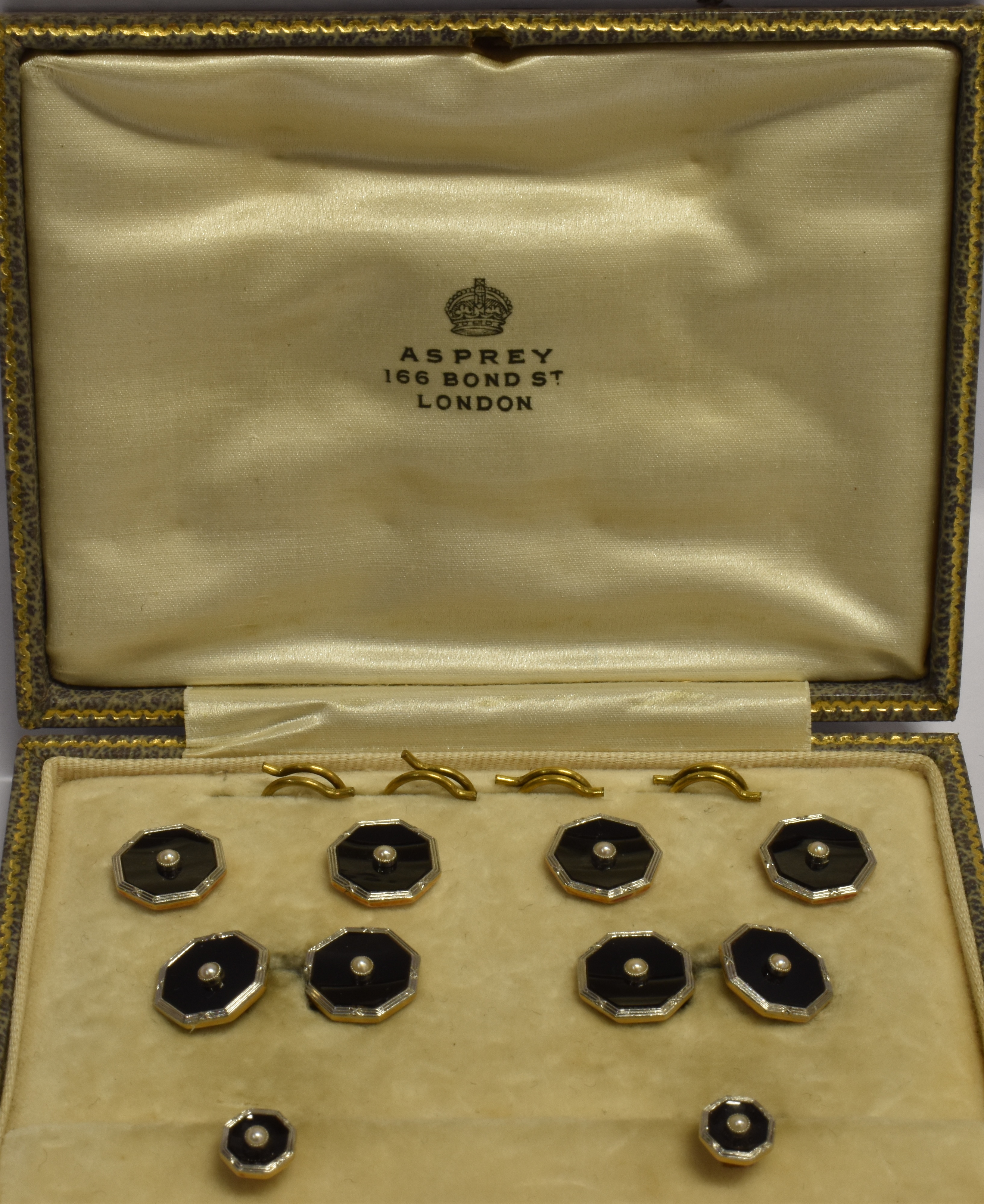 AN ASPREY BOXED SET OF 18CT GOLD AND PLATINUM GENTS CUFFLICKS AND STUDS The hexagonal set with - Image 3 of 3