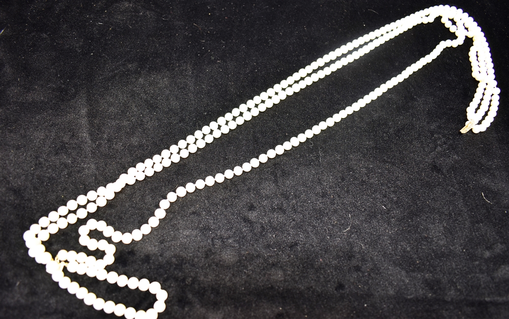 A THREE ROW CULTURED PEARL NECKLACE with a 14ct yellow gold clasp, the uniform round to off round - Image 2 of 4