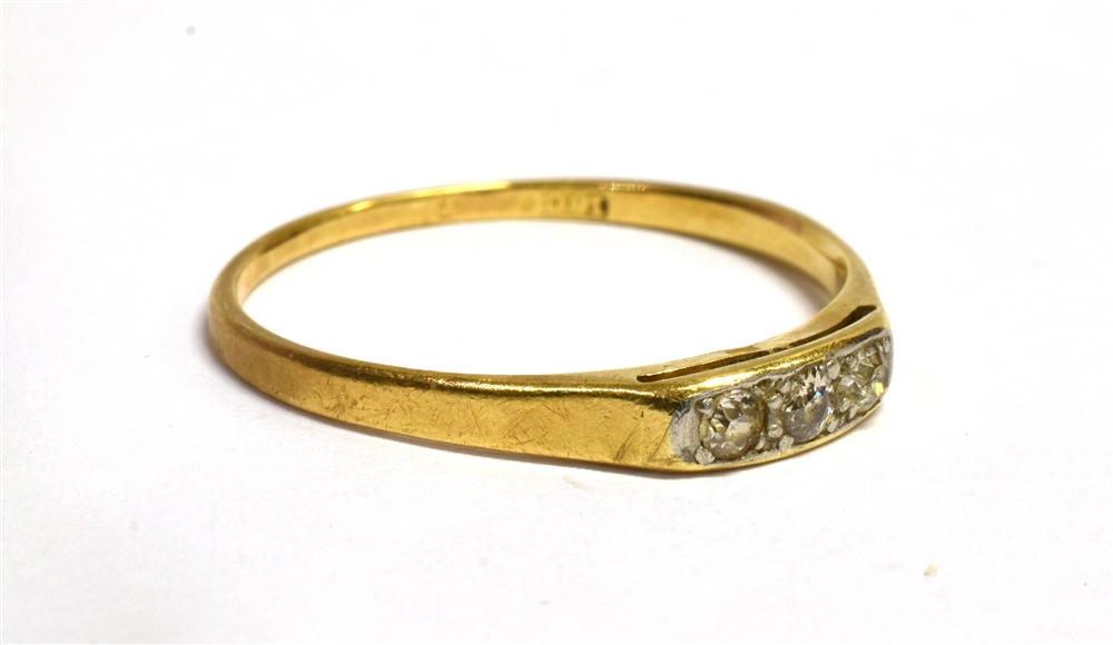 AN 18CT GOLD DIAMOND THREE STONE RING the three small round old cut diamonds to 18ct yellow gold - Image 2 of 3