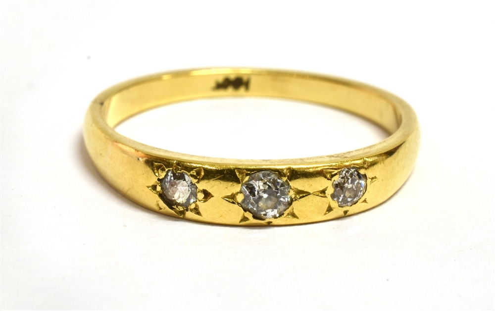 A DIAMOND THREE STONE 18CT GOLD BAND RING the three round old cut diamonds weighing a total of - Image 3 of 3