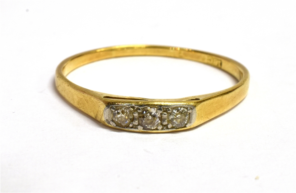 AN 18CT GOLD DIAMOND THREE STONE RING the three small round old cut diamonds to 18ct yellow gold