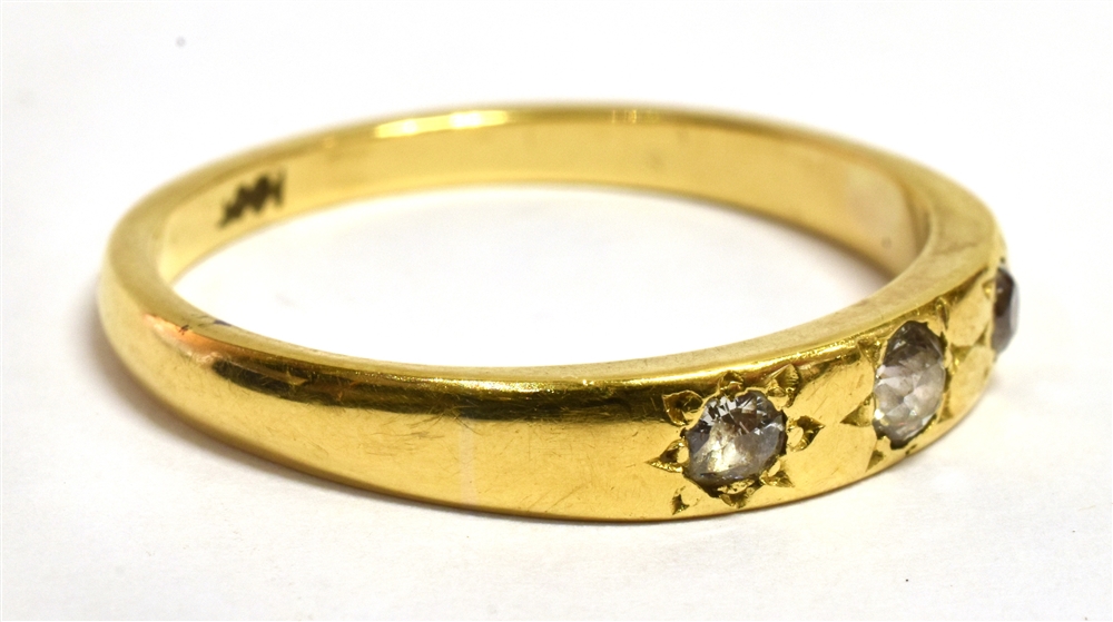 A DIAMOND THREE STONE 18CT GOLD BAND RING the three round old cut diamonds weighing a total of - Image 2 of 3
