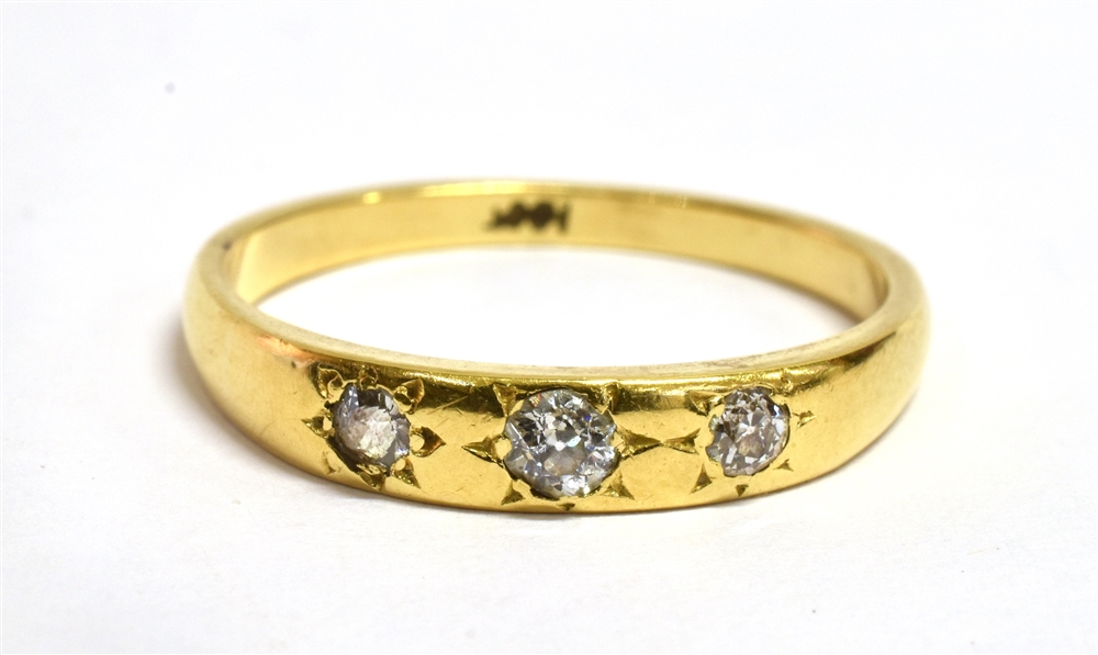 A DIAMOND THREE STONE 18CT GOLD BAND RING the three round old cut diamonds weighing a total of