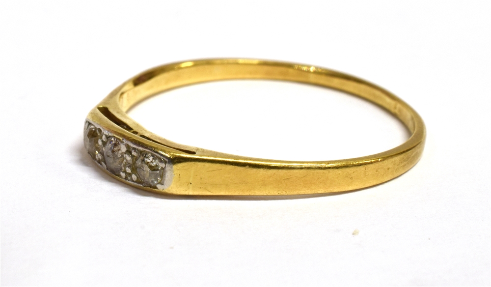 AN 18CT GOLD DIAMOND THREE STONE RING the three small round old cut diamonds to 18ct yellow gold - Image 3 of 3