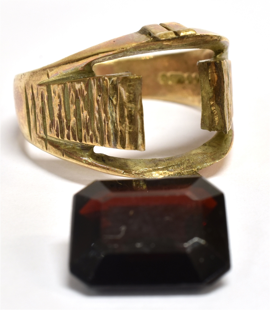 A 9CT GOLD GARNET DRESS RING The hallmarked ring with bark effect shoulders, size P, gold weight - Image 2 of 3