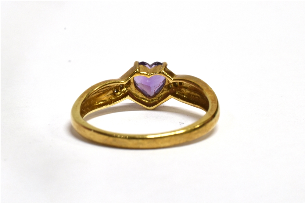 A HEART SHAPED AMETHYST SET 9CT GOLD RING with diamond set twist shoulders, size O, gross weight - Image 4 of 4