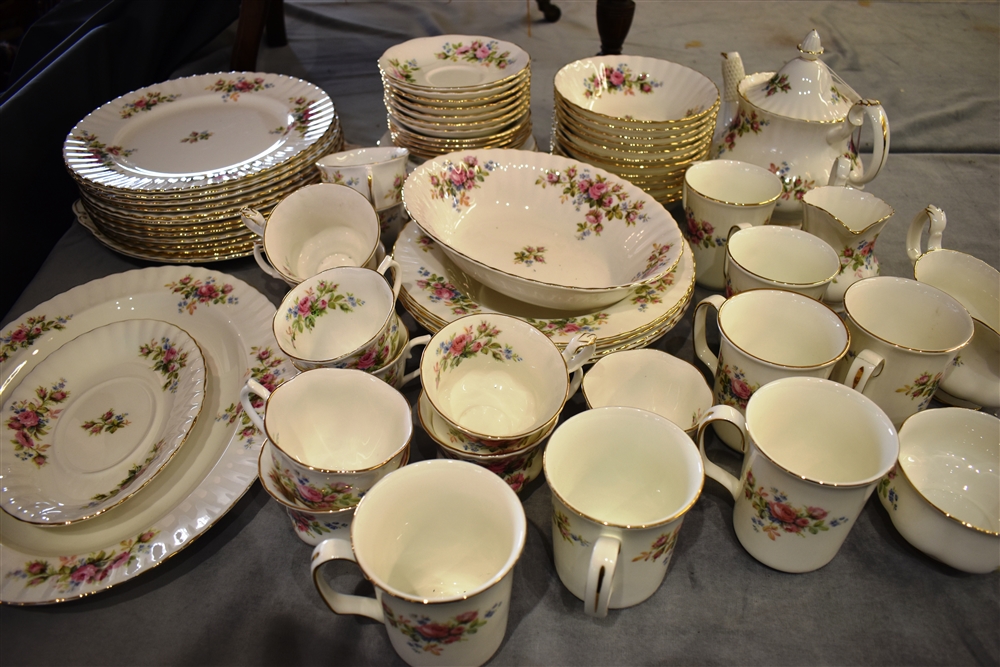 AN EXTENSIVE COLLECTION OF ROYAL ALBERT 'MOSS ROSE' TEA AND DINNERWARES including twelve plates, - Image 2 of 4