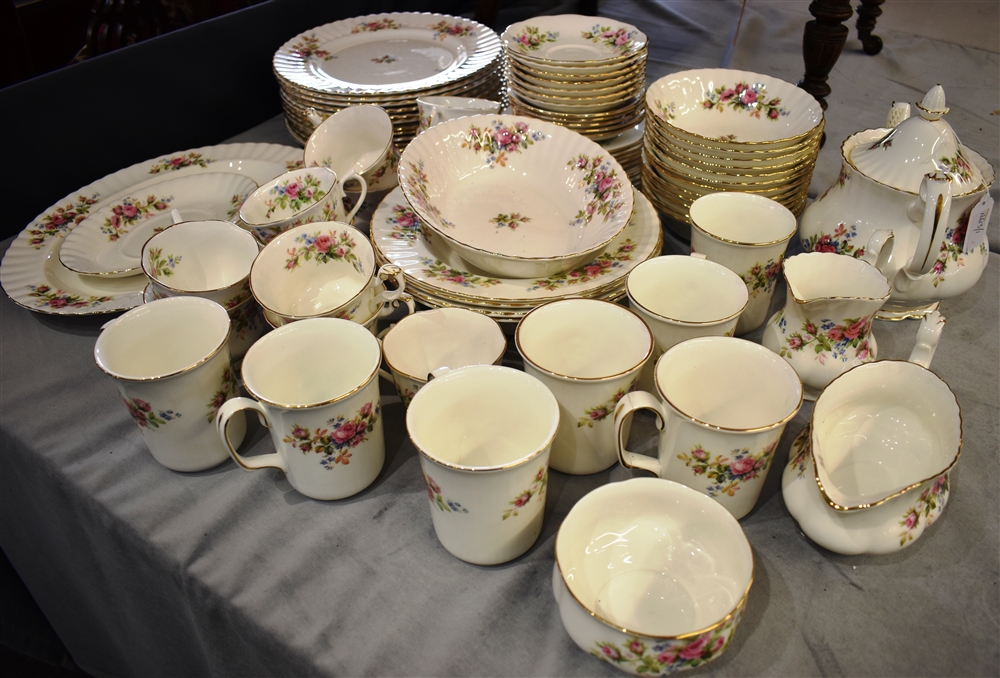 AN EXTENSIVE COLLECTION OF ROYAL ALBERT 'MOSS ROSE' TEA AND DINNERWARES including twelve plates, - Image 4 of 4