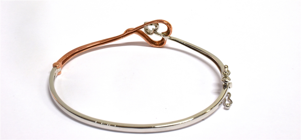 A 9CT ROSE AND WHITE GOLD HEART BANGLE the double heart openwork front set with very small - Image 3 of 4