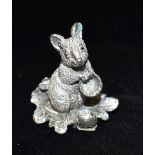 A MODERN SMALL SILVER MODEL OF A MOUSE ON LEAF The realistically cast model of a mouse 7cm high,