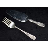 A STIEFF AMERICAN SILVER HANDLED CAKE SLICE AND FORK Marked Sterling - Steiff, fork approx. 84