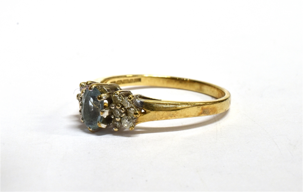 AN AQUAMARINE AND DIAMOND SET GOLD RING the central oval cut aquamarine approx. 6 x 4mm with six - Image 3 of 5