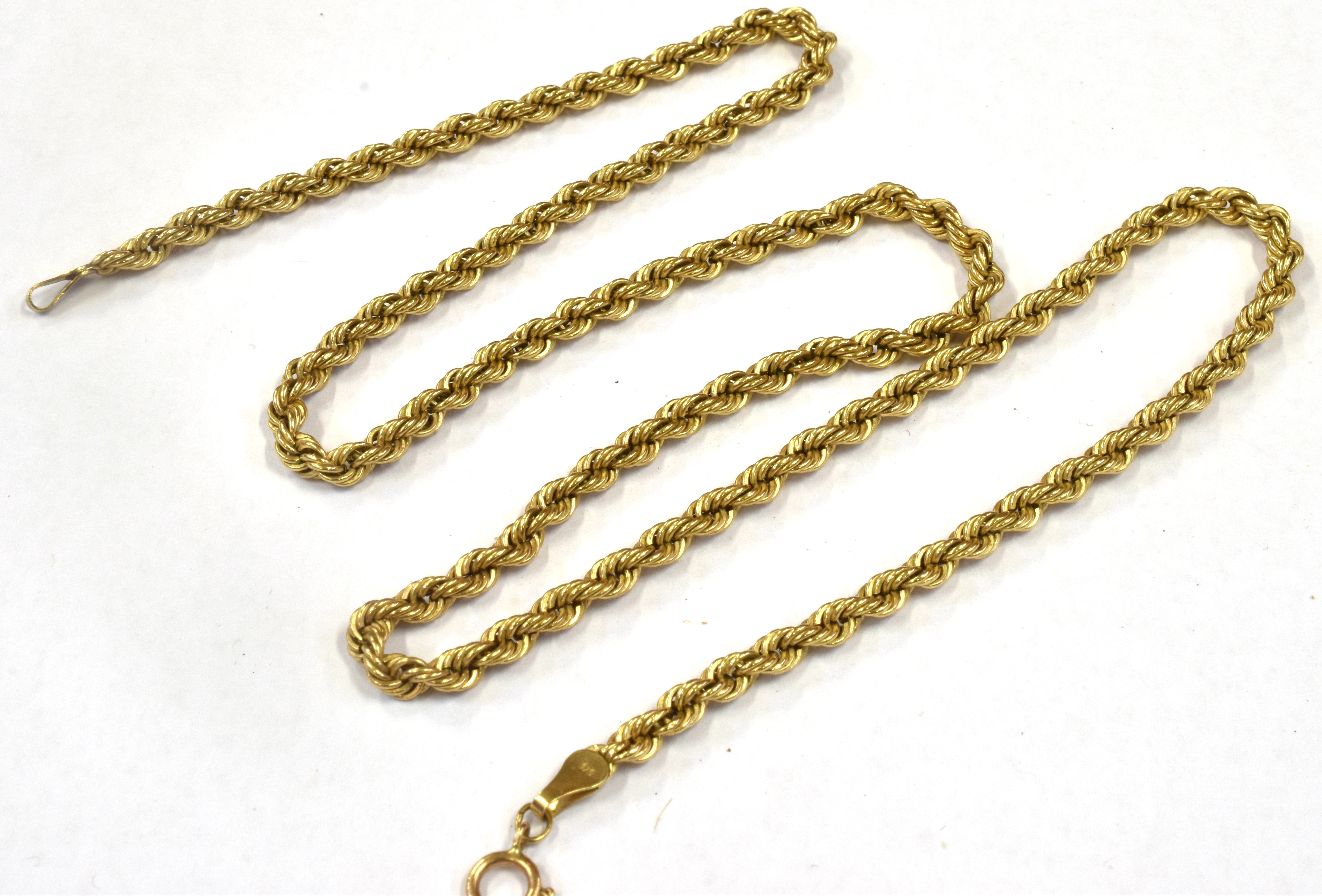 A 9CT GOLD HOLLOW ROPE LINK CHAIN 20 cms long, bolt ring fastener weighing approx. 5.2 grams