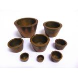 A SET OF EIGHT BRASS NESTING CUP AVOIRDUPOIS WEIGHTS 1/4 oz to 2 lbs, overall 5.5cm high, 8.75cm
