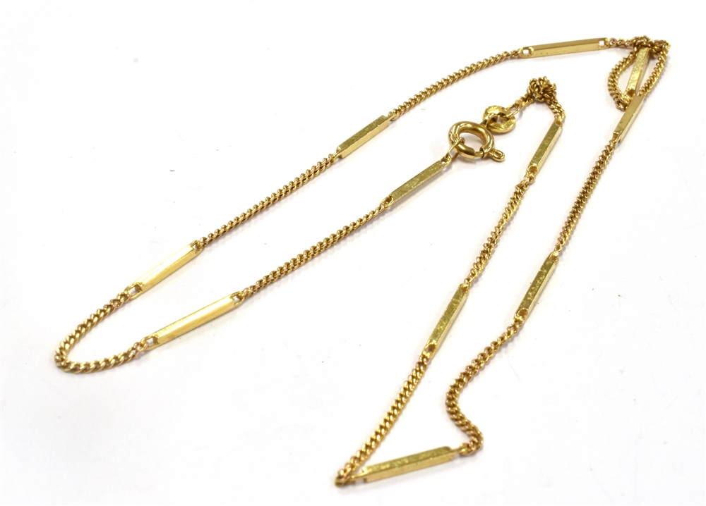 A HALLMARKED 9CT GOLD MODERN NECK CHAIN The box and curb link chain with bolt ring fastener, 16