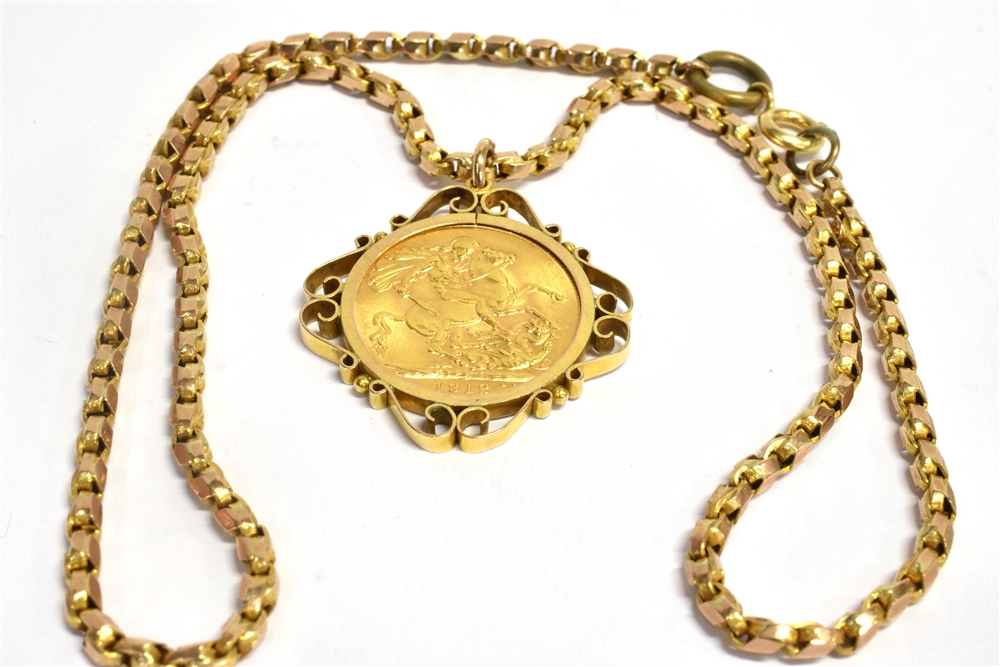 A FULL SOVEREIGN PENDANT In a 9ct gold mount on a 9ct gold chain with applied pad stamped 9C,
