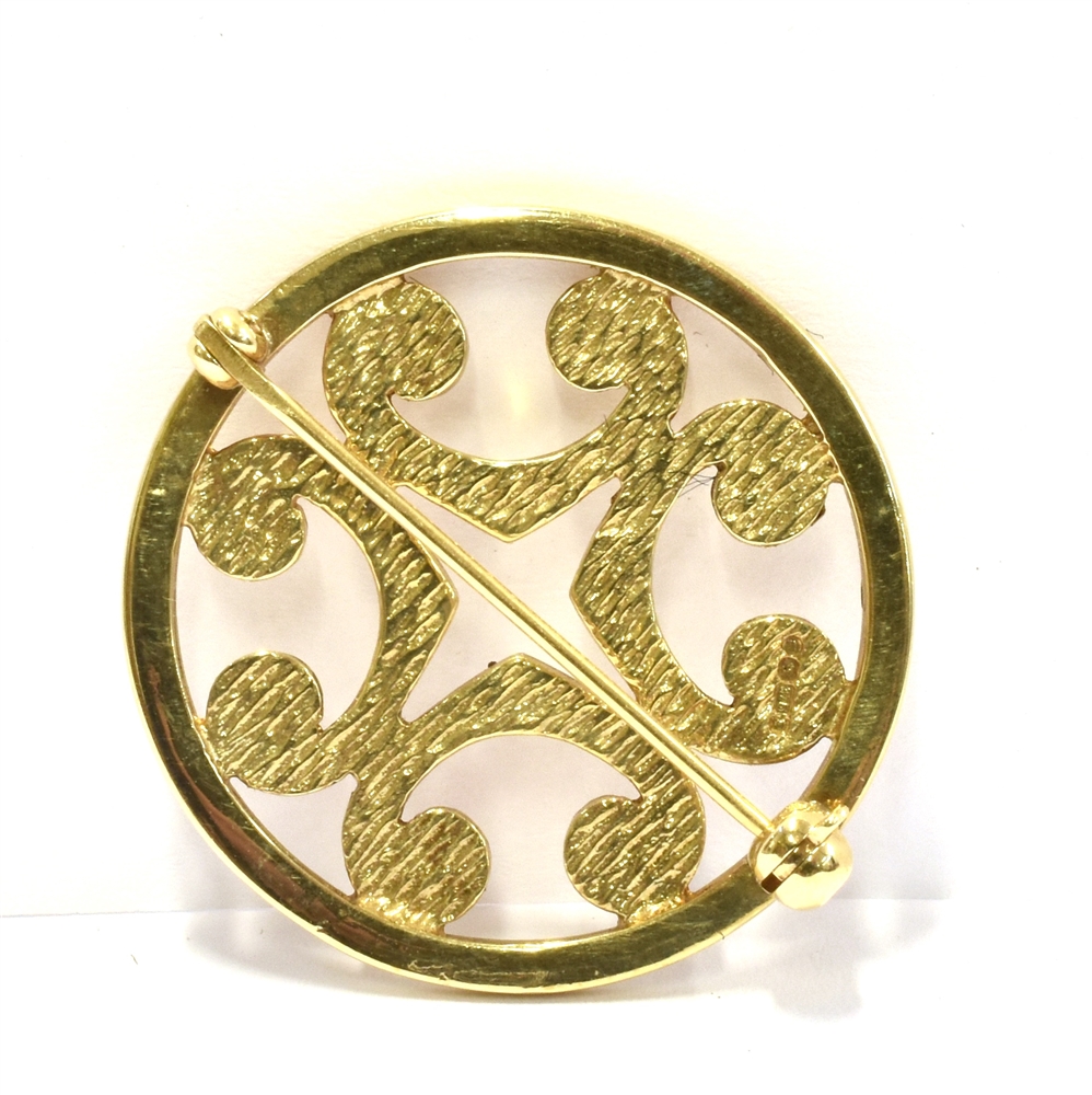 A MODERN SCOTTISH 9CT GOLD ORTAK BROOCH The circular Celtic design round brooch with C scroll - Image 2 of 2