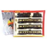 [OO GAUGE]. A HORNBY NO.R2364M, 'THE TORBAY EXPRESS' TRAIN PACK comprising a B.R. Castle Class 4-6-0