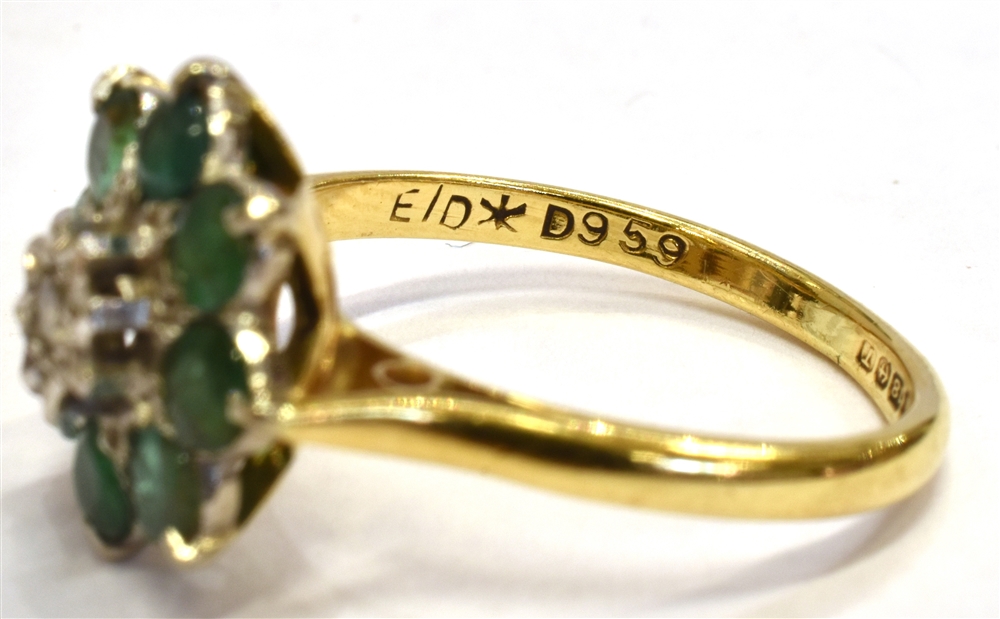 AN 18CT GOLD DIAMOND SET GREEN STONE FLOWER RING hallmarked Birmingham 1968, the central diamond set - Image 4 of 5