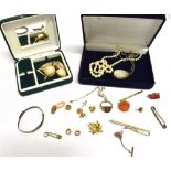 A COLLECTION OF VINTAGE COSTUME JEWELLERY to include marked 9ct gold small oddments or damaged