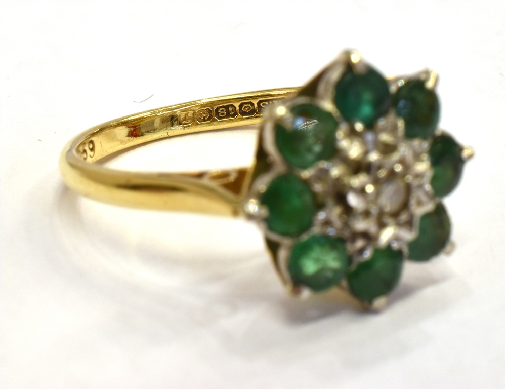 AN 18CT GOLD DIAMOND SET GREEN STONE FLOWER RING hallmarked Birmingham 1968, the central diamond set - Image 5 of 5