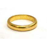 A 22CT GOLD BAND With rubbed hallmark, ring size O, weighing approx. 6.9 grams