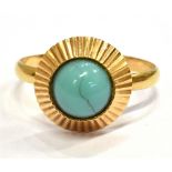 A YELLOW METAL TURQUOISE SET RING The central turquoise stone measuring approx. 10mm wide in a